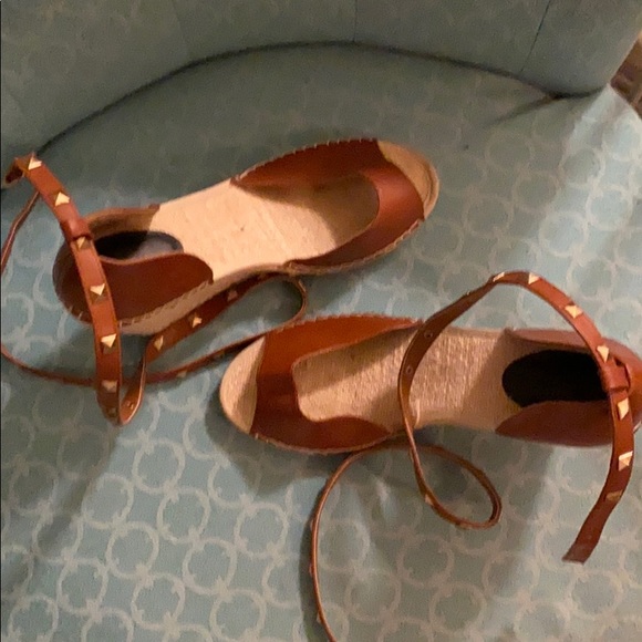 Light brown wedges. - Picture 3 of 4